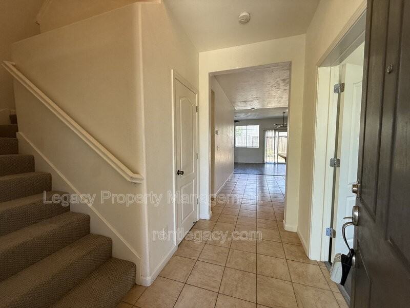 1552 Bailey Dr - Photo 4 of 27