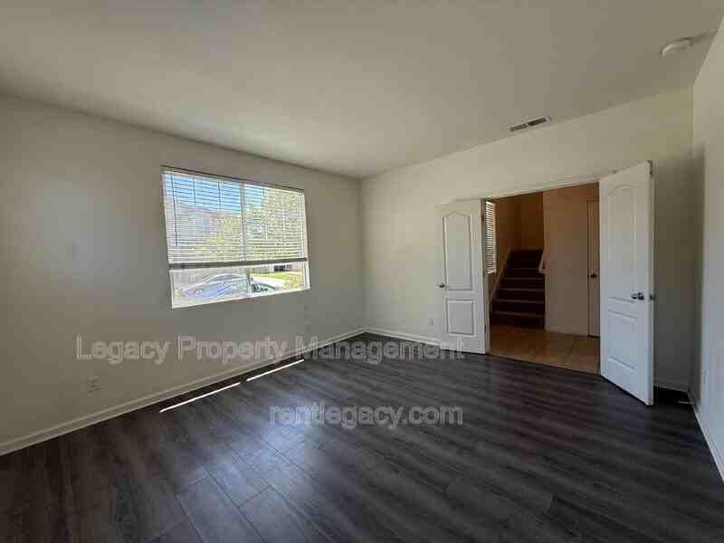 1552 Bailey Dr - Photo 5 of 27