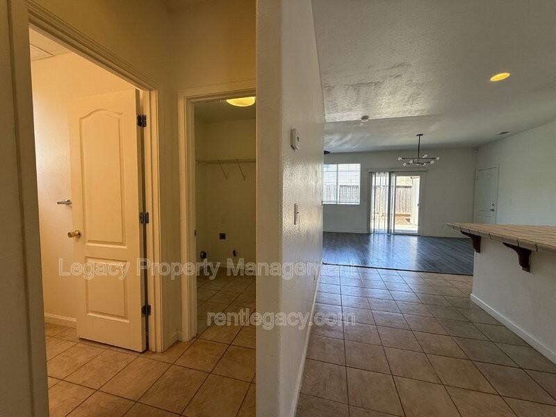 1552 Bailey Dr - Photo 6 of 27