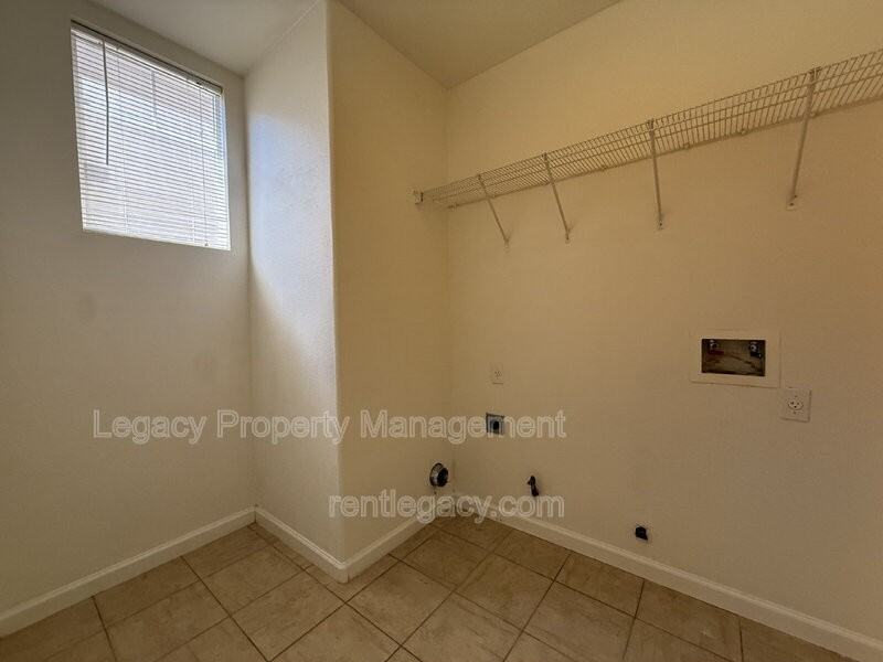 1552 Bailey Dr - Photo 7 of 27