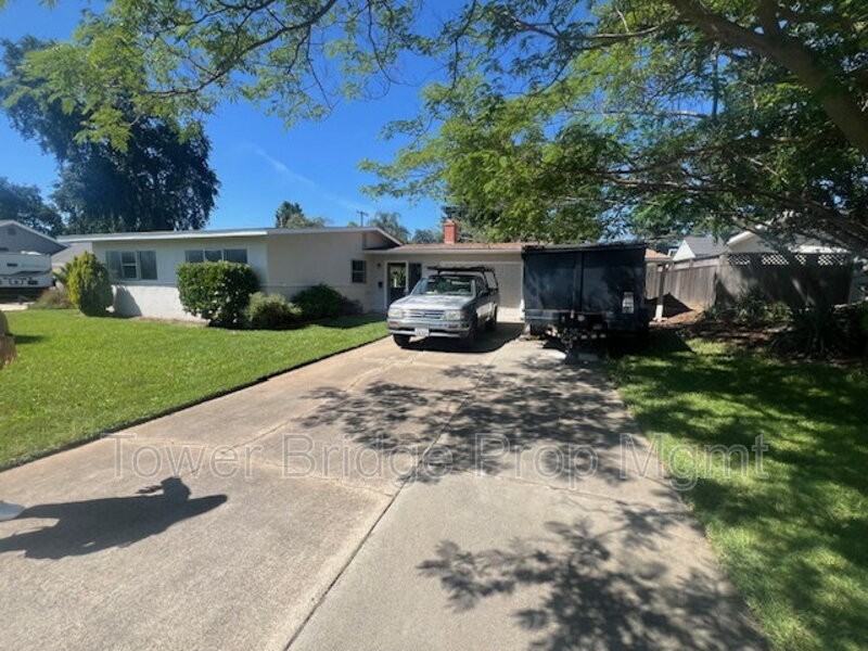 8255 Oahu Dr - Photo 2 of 32