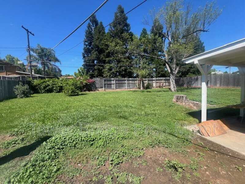 8255 Oahu Dr - Photo 3 of 32