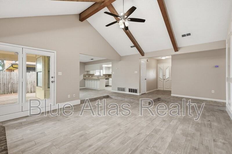 6526 Aires Dr - Photo 4 of 20