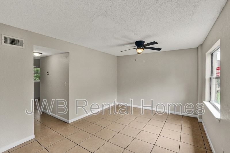 1842 Broadway Ave - Photo 2 of 10