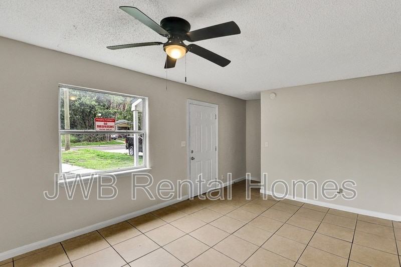 1842 Broadway Ave - Photo 5 of 10