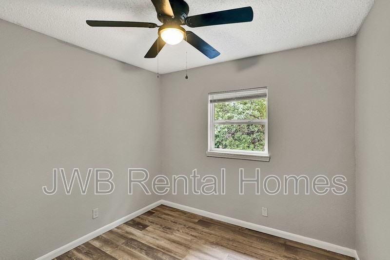 1842 Broadway Ave - Photo 6 of 10