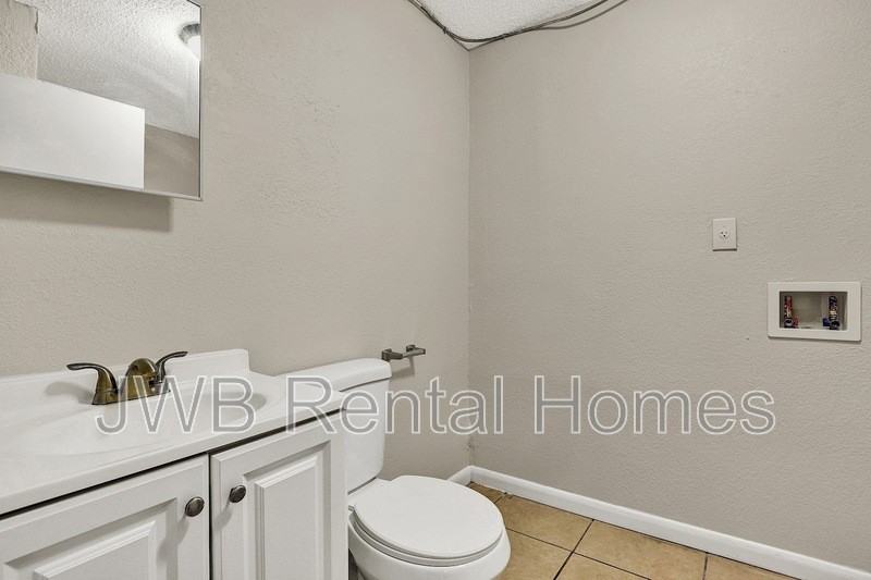 1842 Broadway Ave - Photo 7 of 10