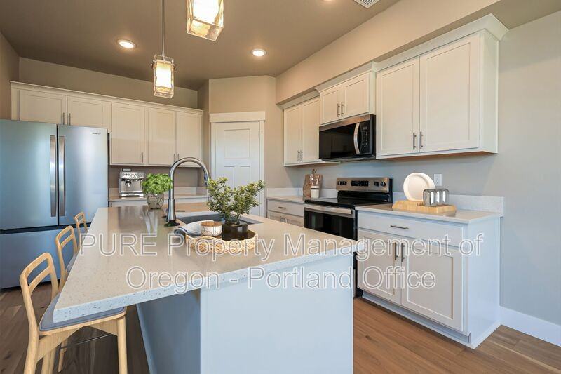 504 Ne Trillium Dr - Photo 2 of 39