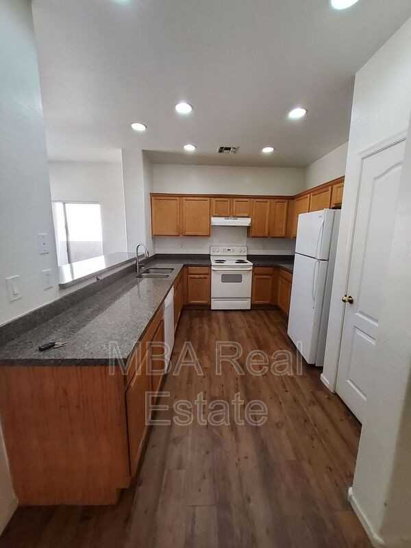 9007 W Hess St - Photo 2 of 12