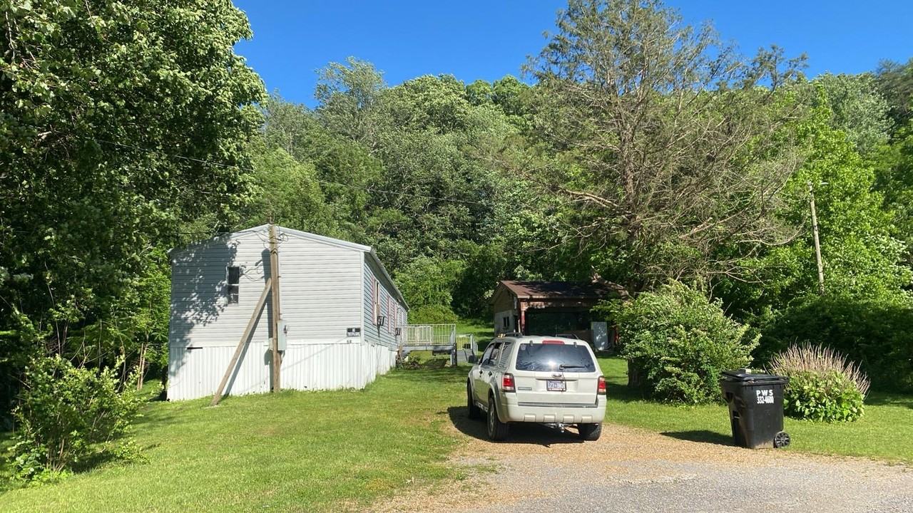 68 Orchid Rd - Photo 3 of 4