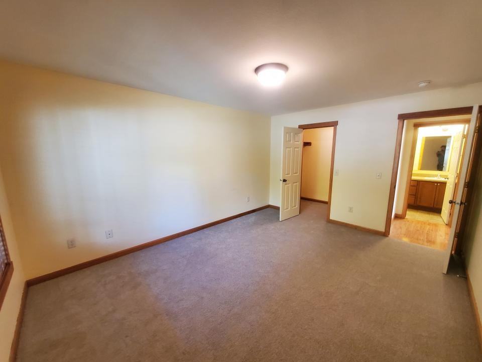 828 Avenue F - Photo 4 of 10