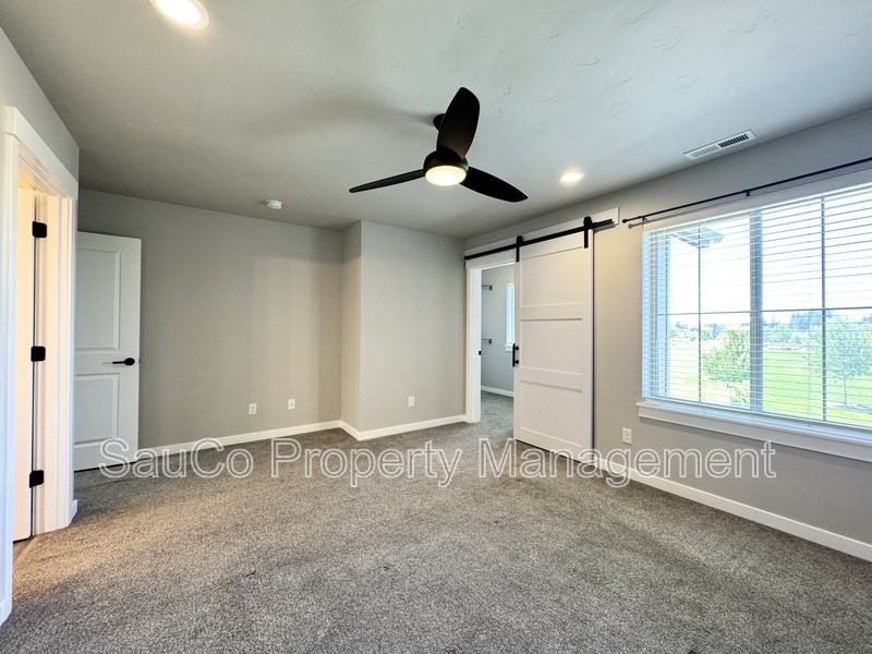 5531 Se Logan Ln - Photo 4 of 7