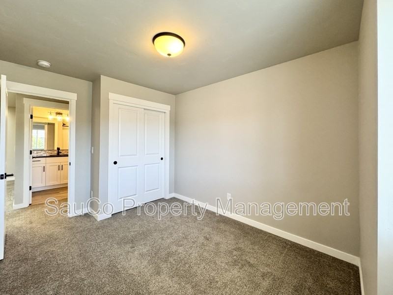 5531 Se Logan Ln - Photo 5 of 7