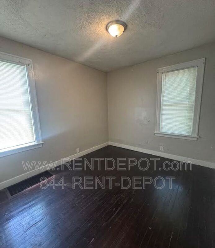 1032 Jefferson Ave - Photo 5 of 8