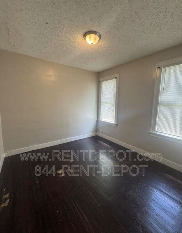1032 Jefferson Ave - Photo 6 of 8