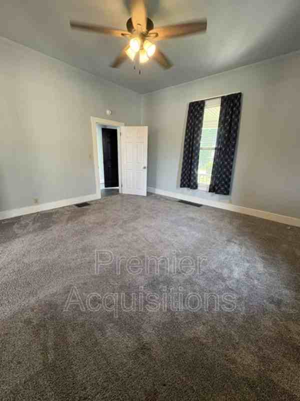 866 Washington Ave #A - Photo 5 of 32