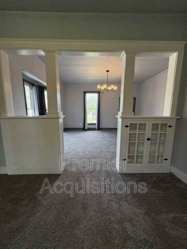 866 Washington Ave #A - Photo 7 of 32