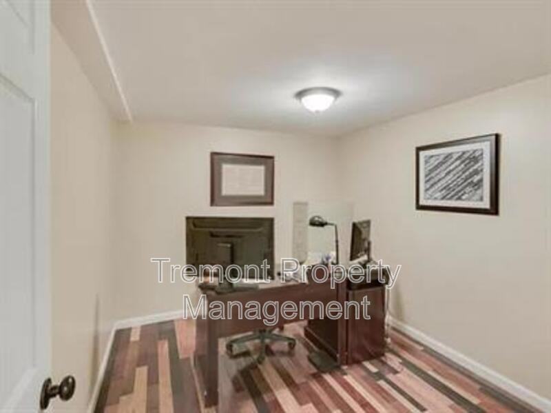 615 Snow St - Photo 6 of 10