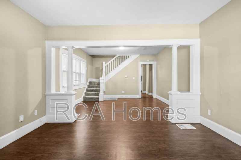 4118 E Washington St - Photo 2 of 10