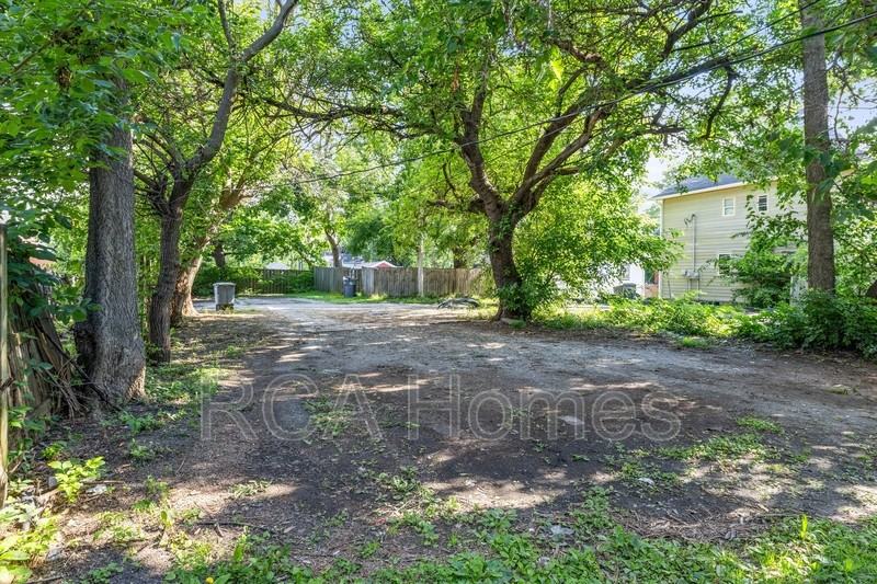 4118 E Washington St - Photo 5 of 10