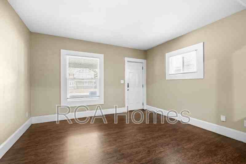 4118 E Washington St - Photo 7 of 10
