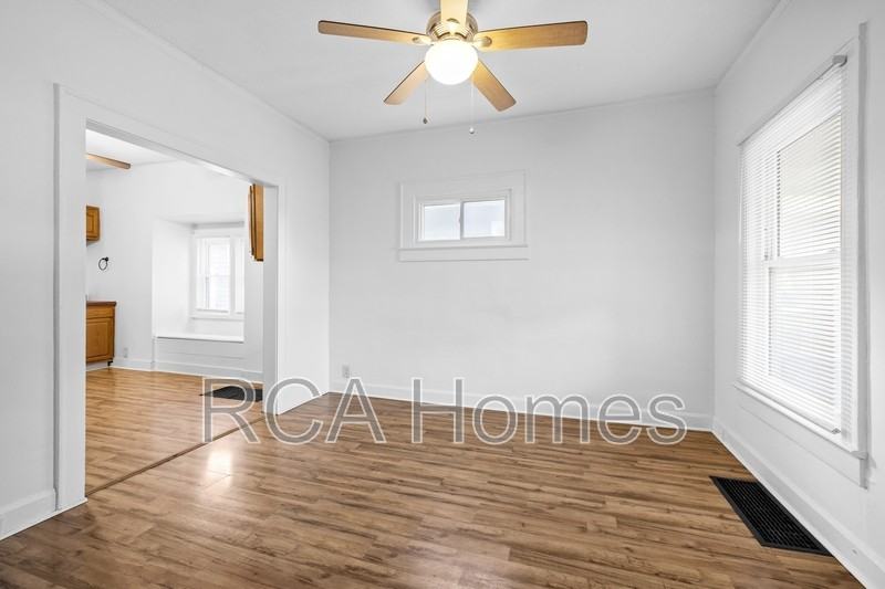 901 N Linwood Ave - Photo 4 of 10