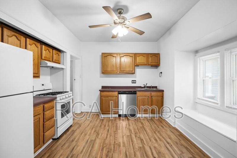 901 N Linwood Ave - Photo 5 of 10