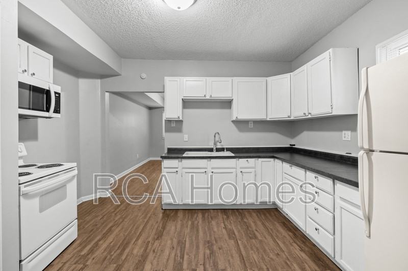 1533 Draper St - Photo 2 of 9