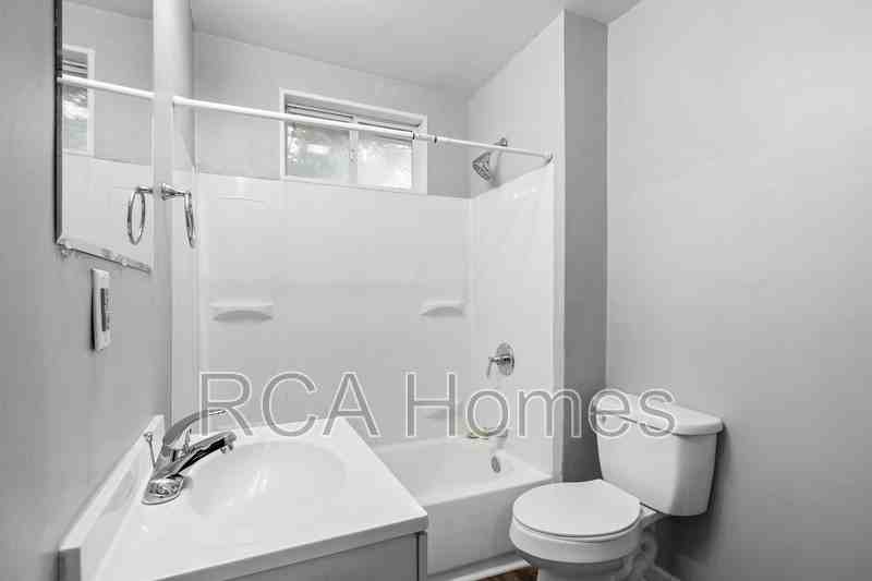 1533 Draper St - Photo 3 of 9