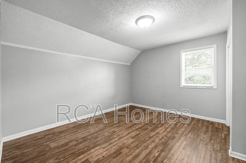 1533 Draper St - Photo 5 of 9