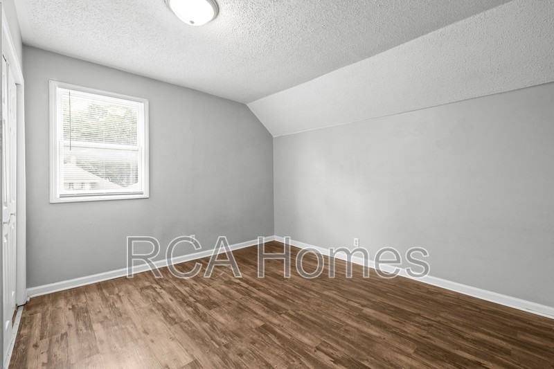 1533 Draper St - Photo 6 of 9