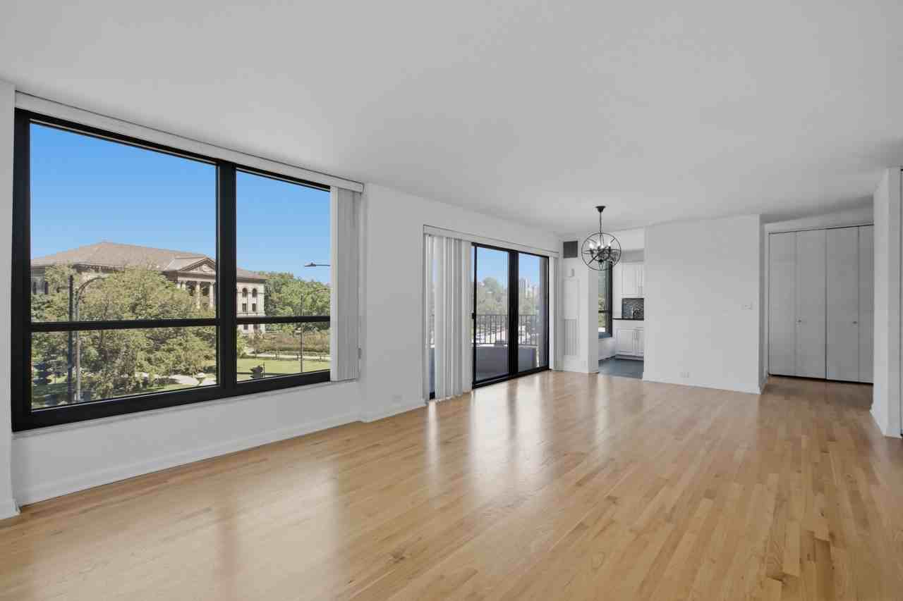 2020 N Lincoln Ave #2F - Photo 2 of 11