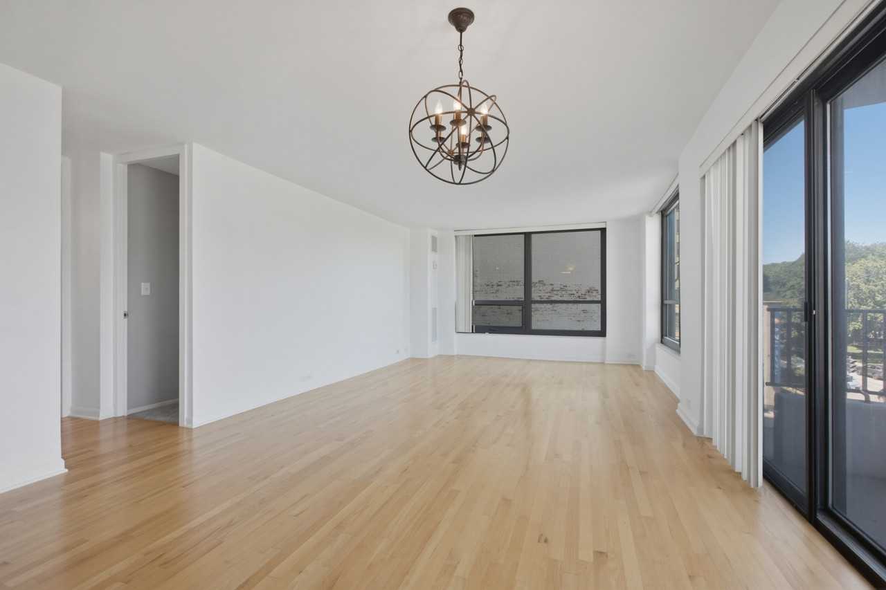 2020 N Lincoln Ave #2F - Photo 6 of 11