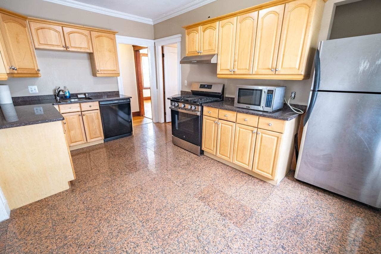 130 Nichols Ave #2 - Photo 4 of 15