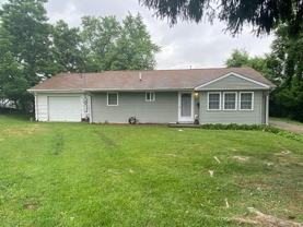 152 Hutchinson Dr - Photo 1 of 1