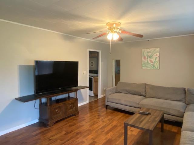 152 Hutchinson Dr - Photo 3 of 22