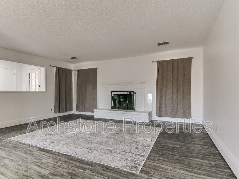4508 Nw 26th St - Photo 2 of 50