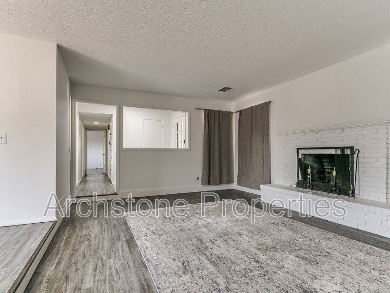 4508 Nw 26th St - Photo 3 of 50