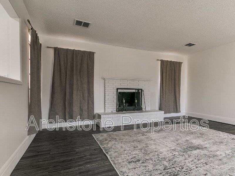 4508 Nw 26th St - Photo 7 of 50