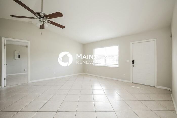 1204 E 6th St - Photo 4 of 17