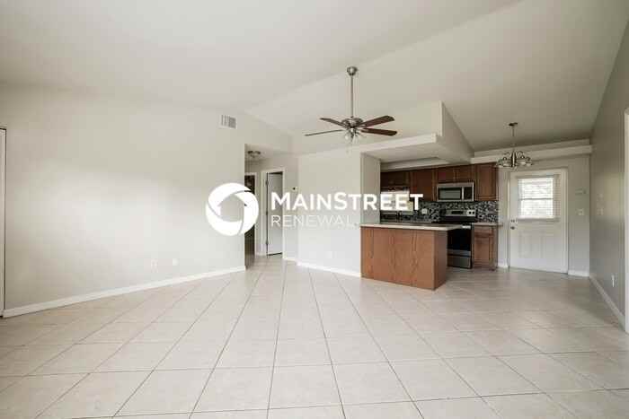 1204 E 6th St - Photo 5 of 17
