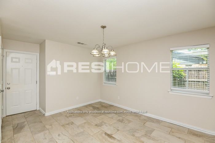 521 Kemper Ave - Photo 7 of 22