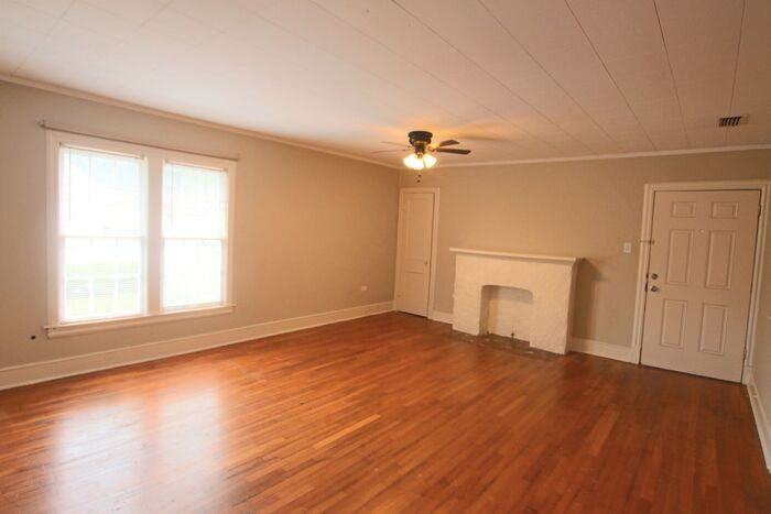 128 Rowland Pl #130 - Photo 3 of 18