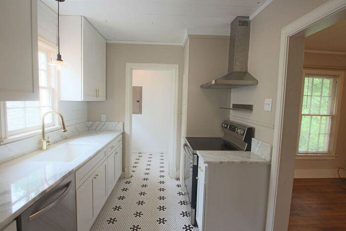 128 Rowland Pl #130 - Photo 7 of 18