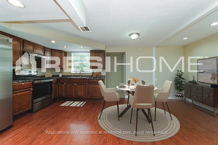 7700 Farmlawn Dr - Photo 4 of 16