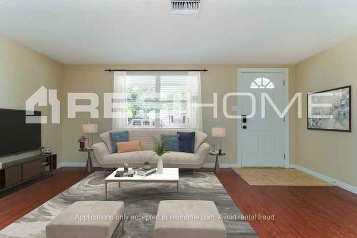 7700 Farmlawn Dr - Photo 5 of 16
