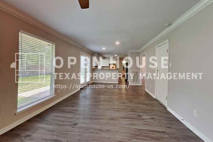 15506 Swan Creek Dr - Photo 5 of 22