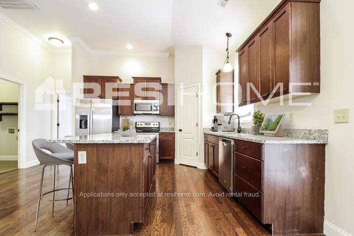 69 Lyle Dr - Photo 2 of 17