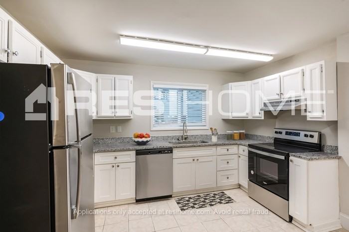 428 Raintree Pl - Photo 2 of 19