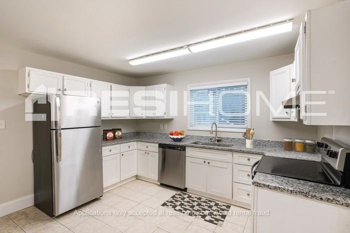 428 Raintree Pl - Photo 3 of 19